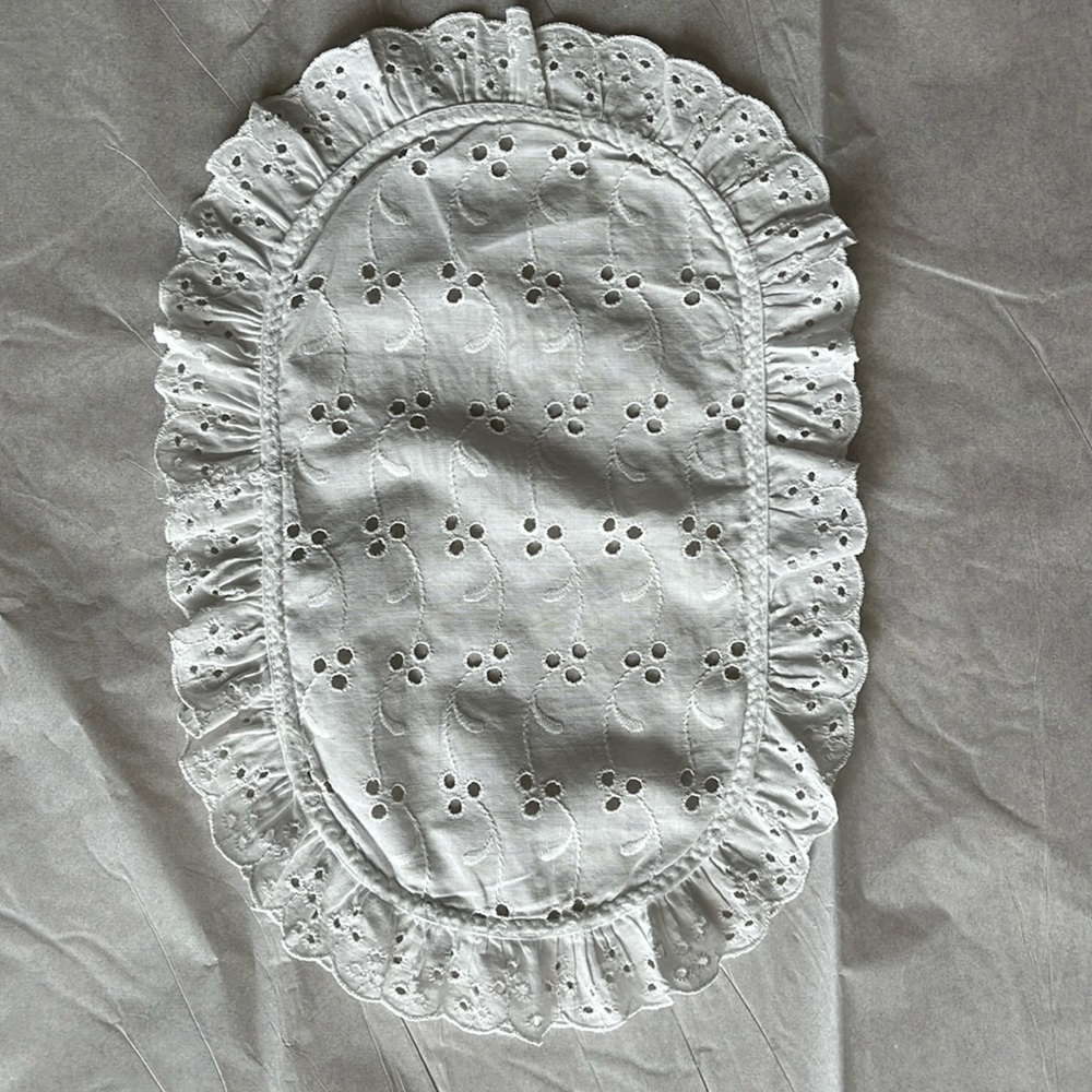 Vintage dolly white round